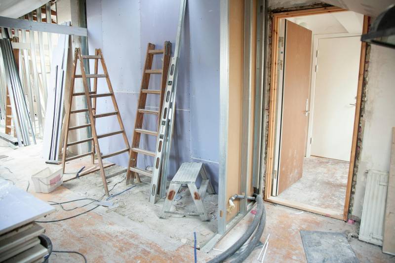 Devis nettoyage de fin de chantier pour appartement en rénovation comprenant l'enlèvement des déchets et le dépoussiérage complet vers Bagnolet